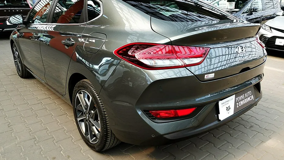 HYUNDAI i30 -