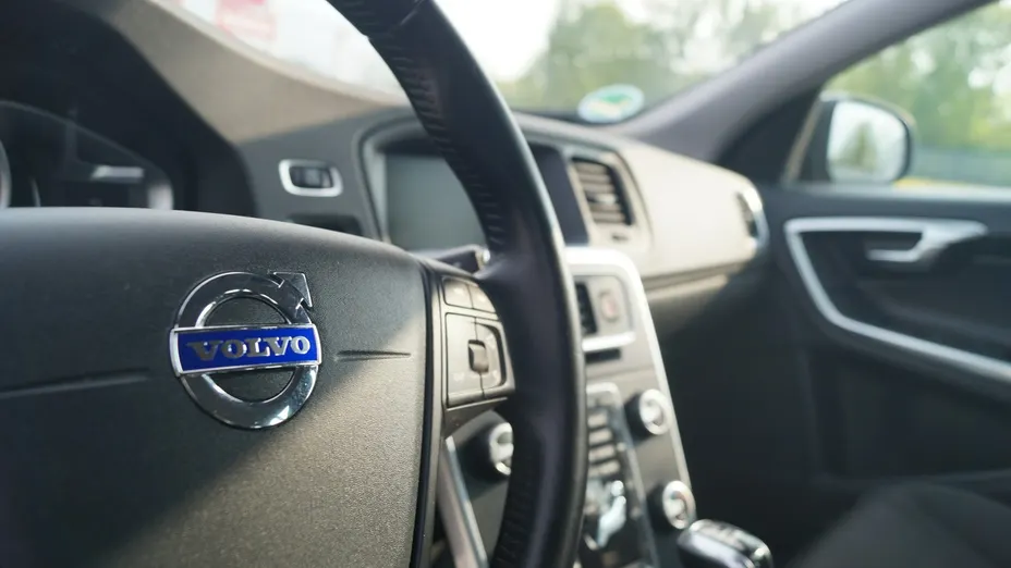 VOLVO V60 -