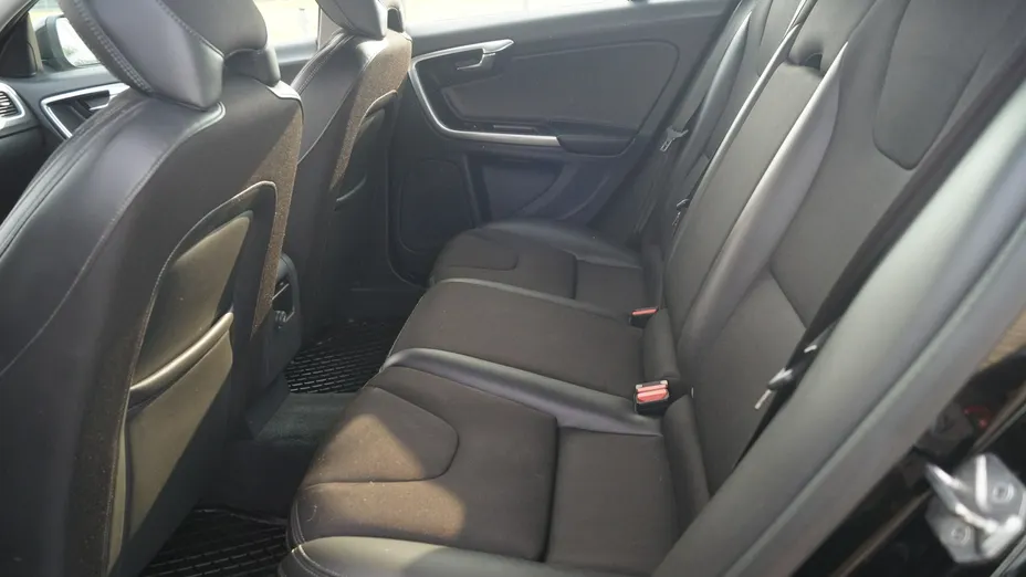 VOLVO V60 -