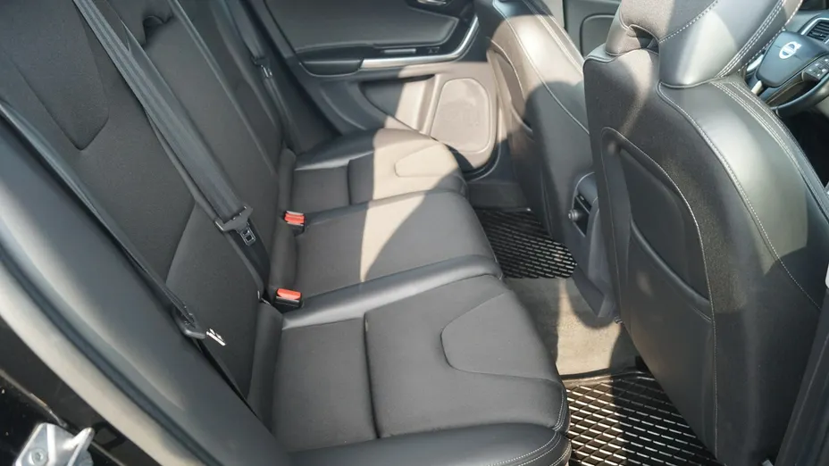 VOLVO V60 -