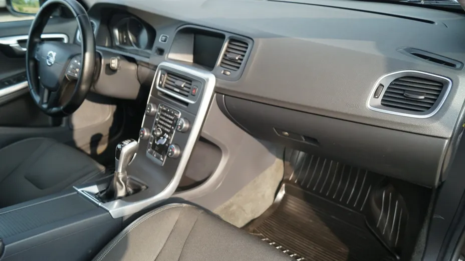 VOLVO V60 -