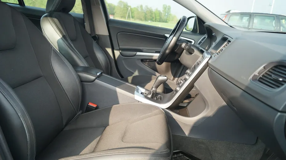 VOLVO V60 -