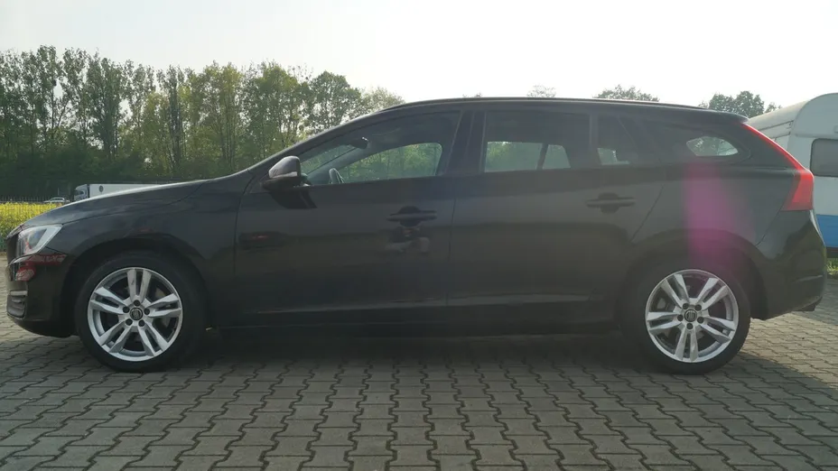 VOLVO V60 -