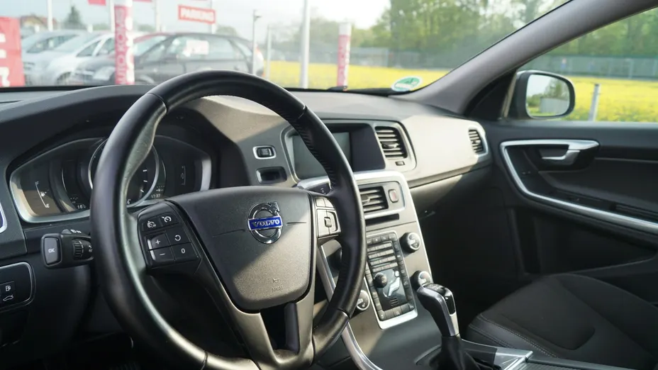 VOLVO V60 -