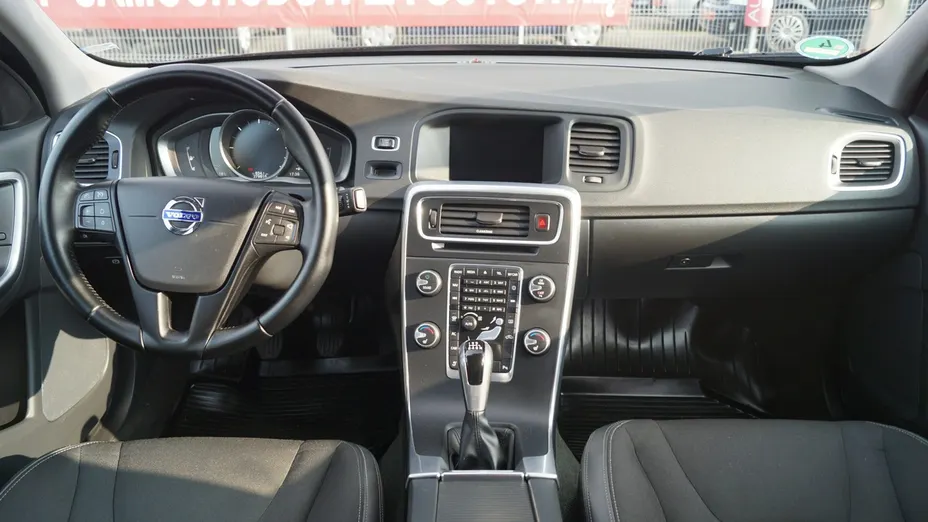 VOLVO V60 -
