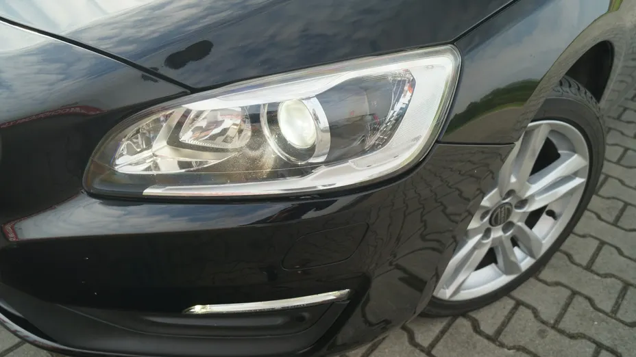 VOLVO V60 -