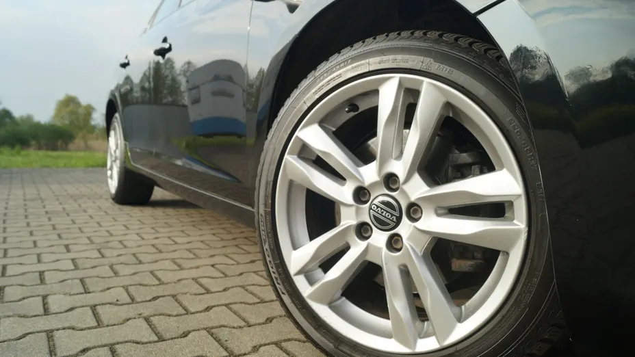 VOLVO V60 -
