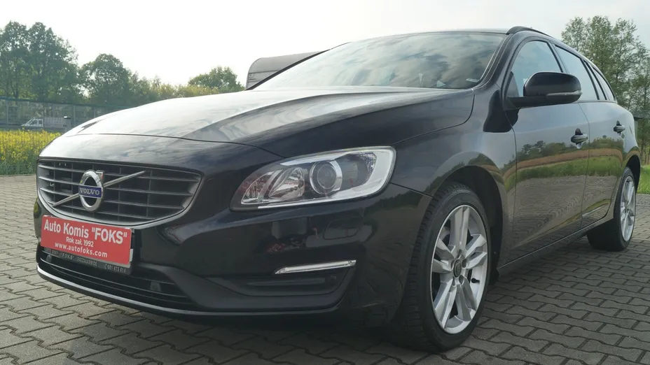 VOLVO V60 -