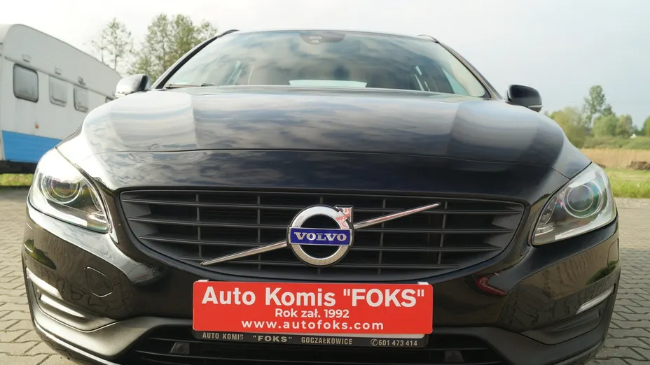 VOLVO V60 -