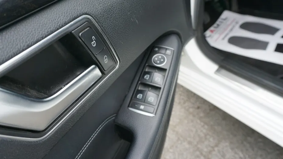 MERCEDES-BENZ E Klasa -