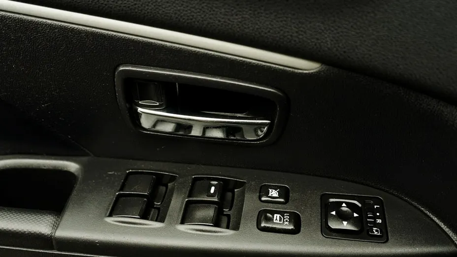 MITSUBISHI ASX -