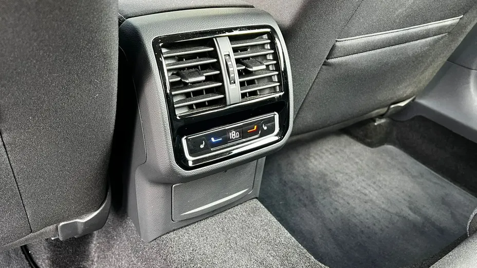 VOLKSWAGEN Passat -