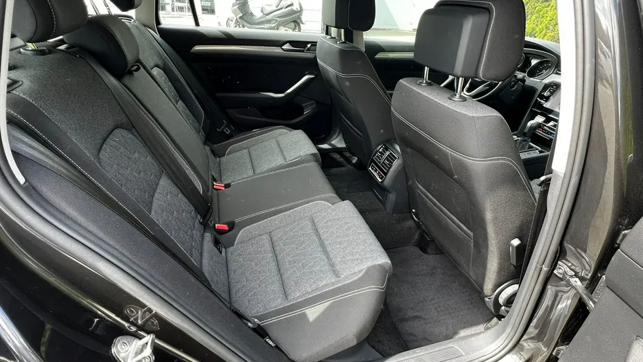 VOLKSWAGEN Passat -