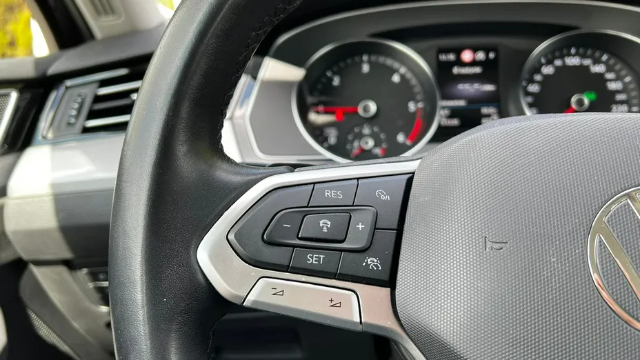 VOLKSWAGEN Passat -