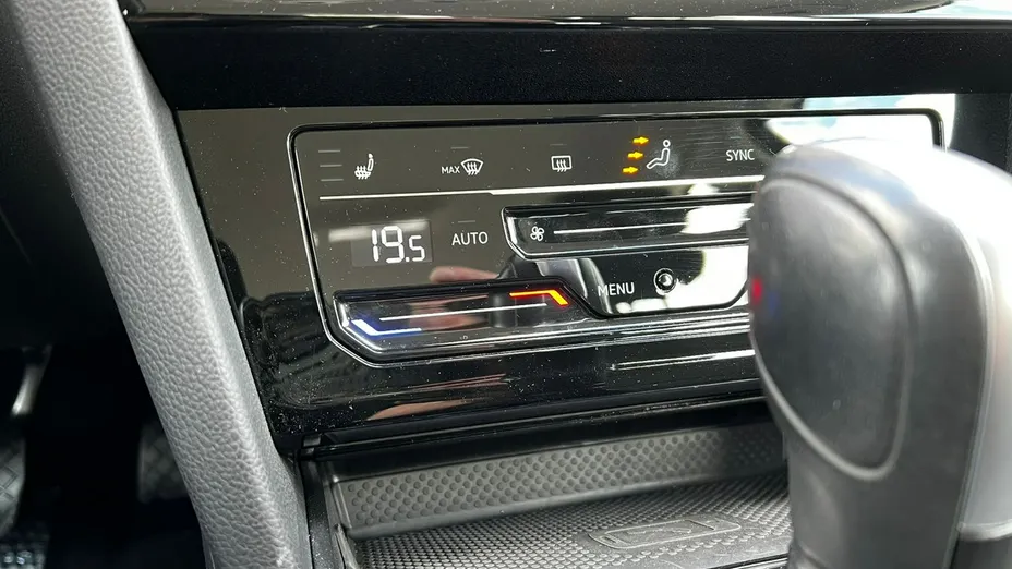 VOLKSWAGEN Passat -