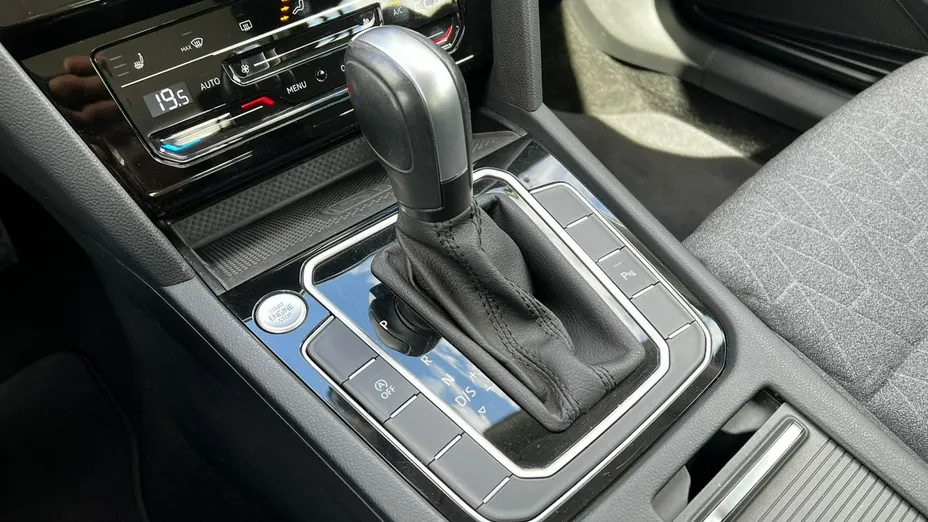 VOLKSWAGEN Passat -
