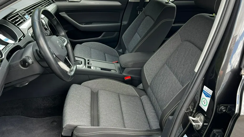 VOLKSWAGEN Passat -