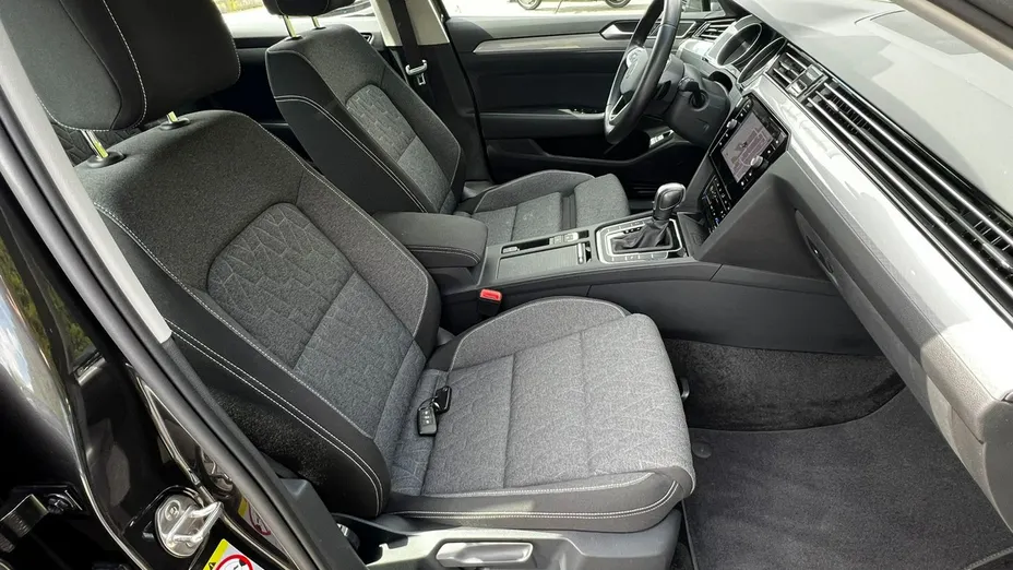 VOLKSWAGEN Passat -