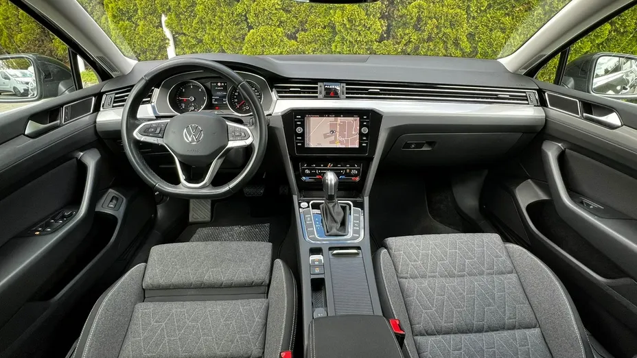 VOLKSWAGEN Passat -