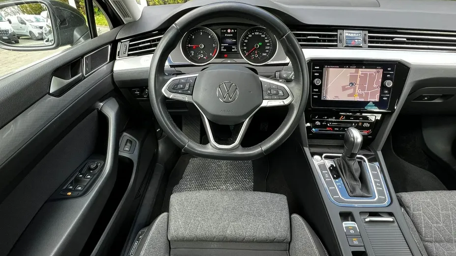 VOLKSWAGEN Passat -