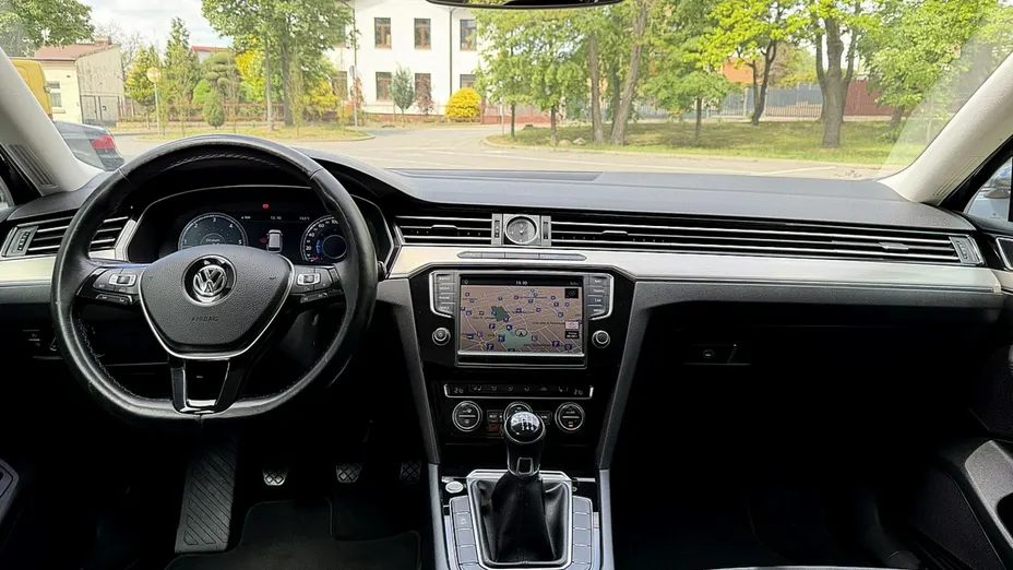 VOLKSWAGEN Passat -