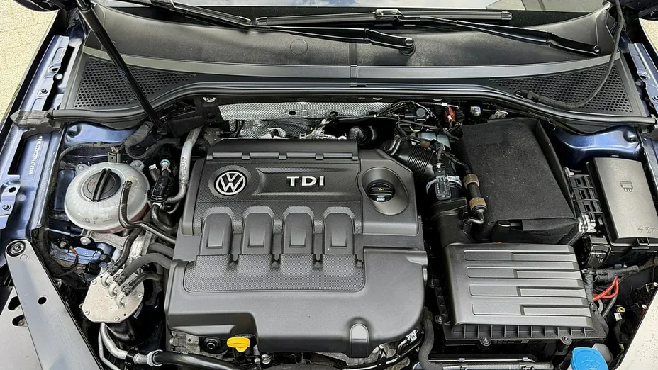 VOLKSWAGEN Passat -