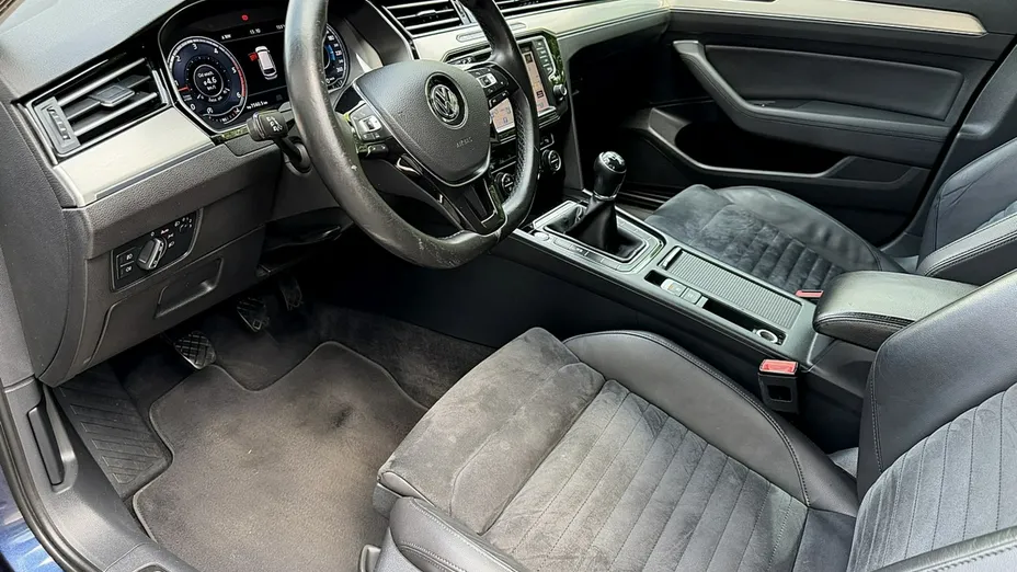 VOLKSWAGEN Passat -