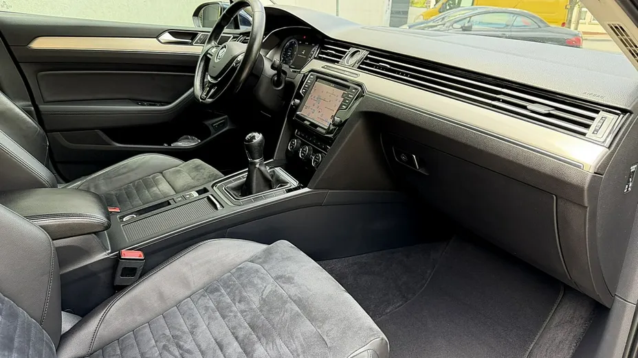 VOLKSWAGEN Passat -