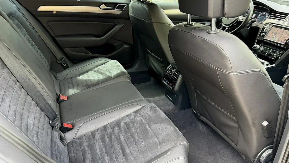 VOLKSWAGEN Passat -