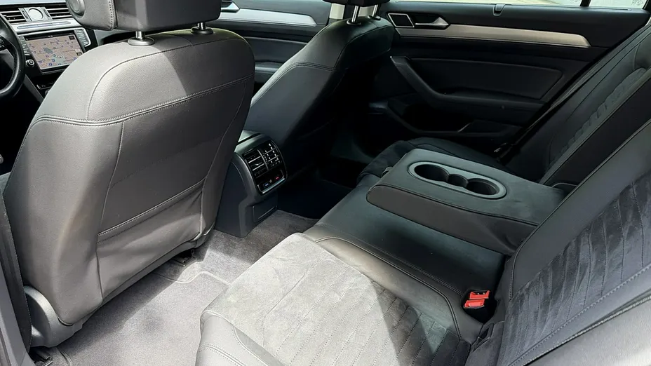 VOLKSWAGEN Passat -