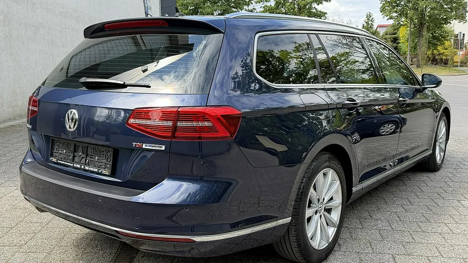 VOLKSWAGEN Passat -