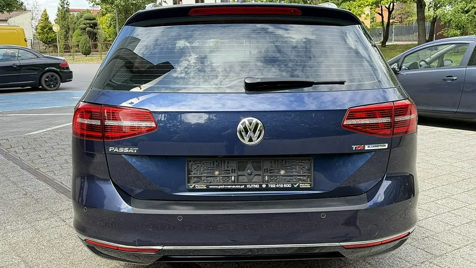 VOLKSWAGEN Passat -