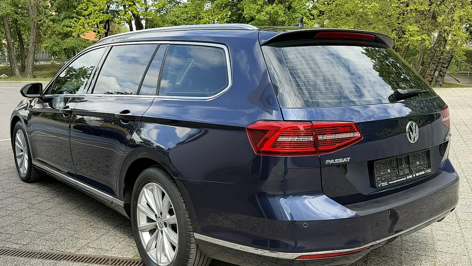 VOLKSWAGEN Passat -