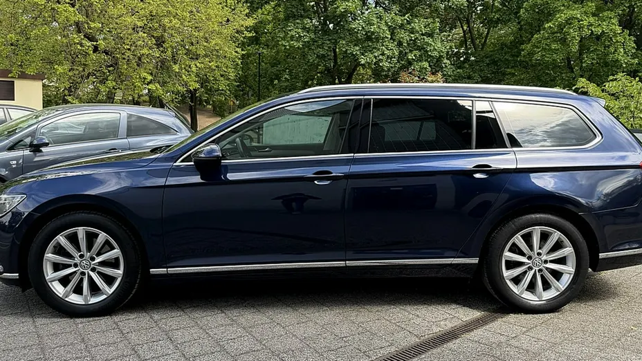 VOLKSWAGEN Passat -