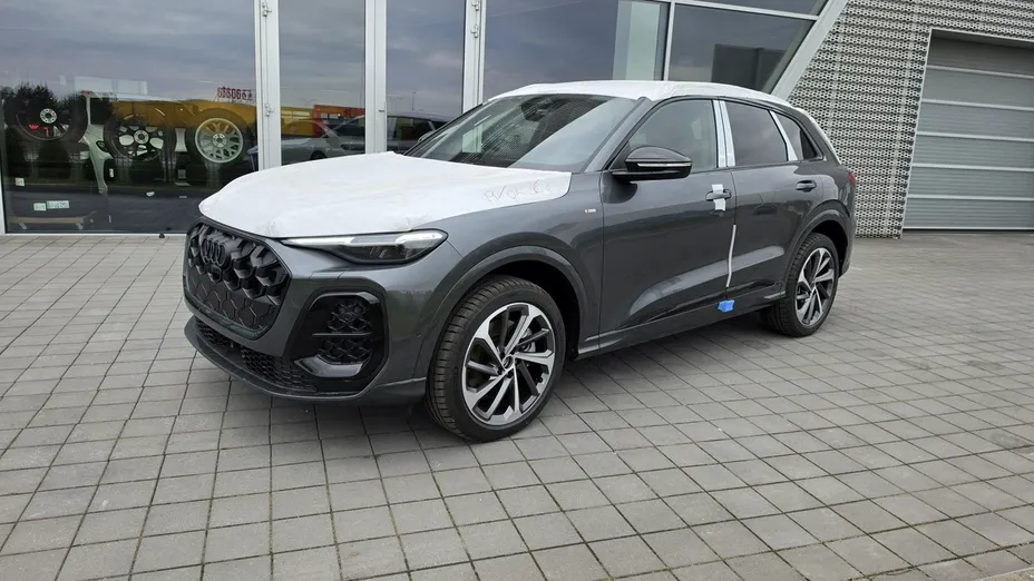 AUDI Q5 -