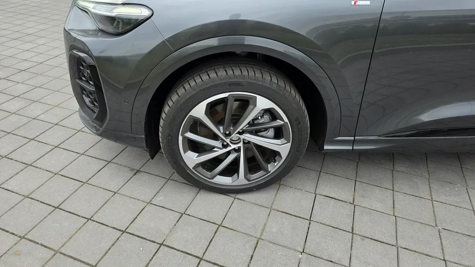 AUDI Q5 -
