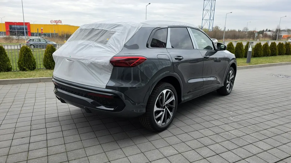 AUDI Q5 -