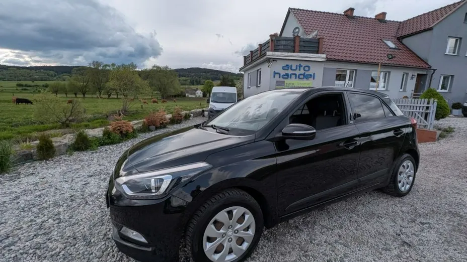HYUNDAI i20 -
