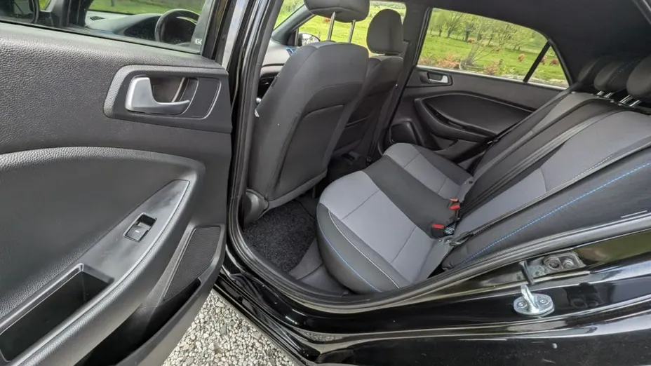 HYUNDAI i20 -