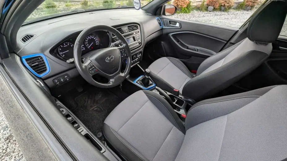 HYUNDAI i20 -