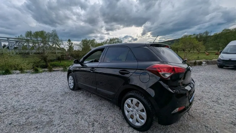 HYUNDAI i20 -