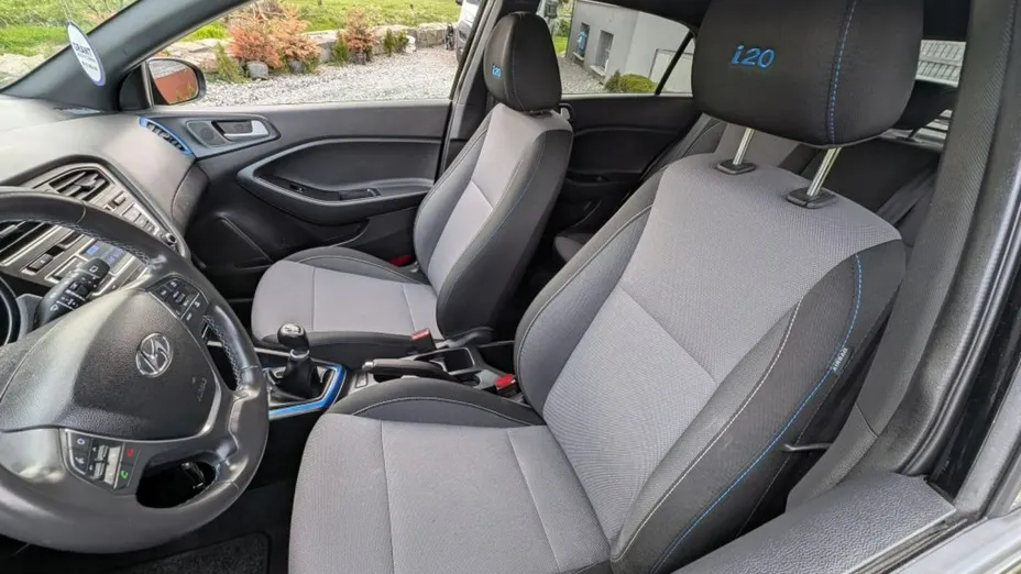 HYUNDAI i20 -