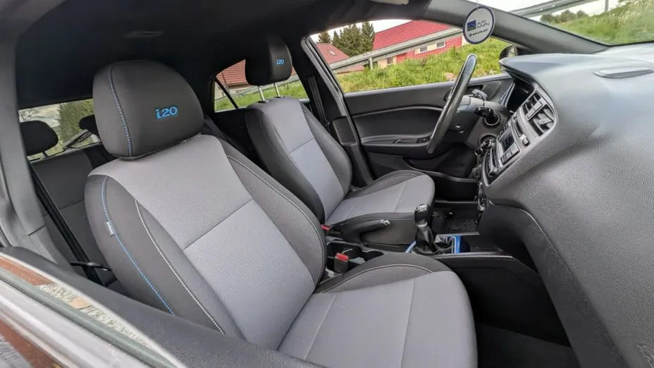 HYUNDAI i20 -