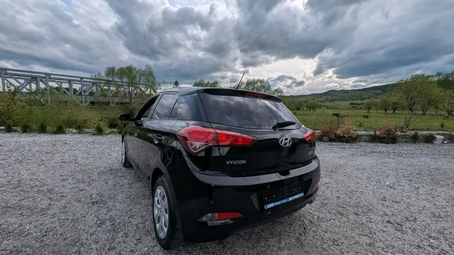 HYUNDAI i20 -