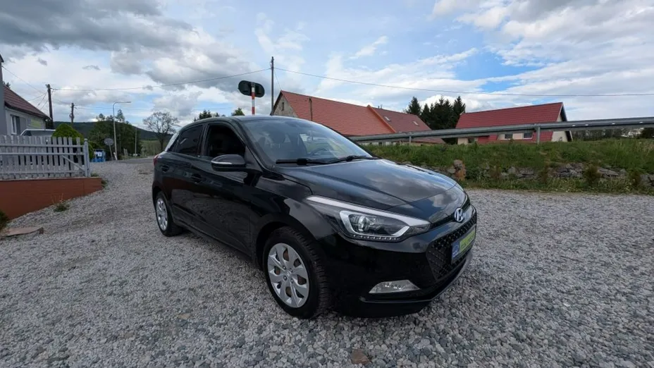 HYUNDAI i20 -