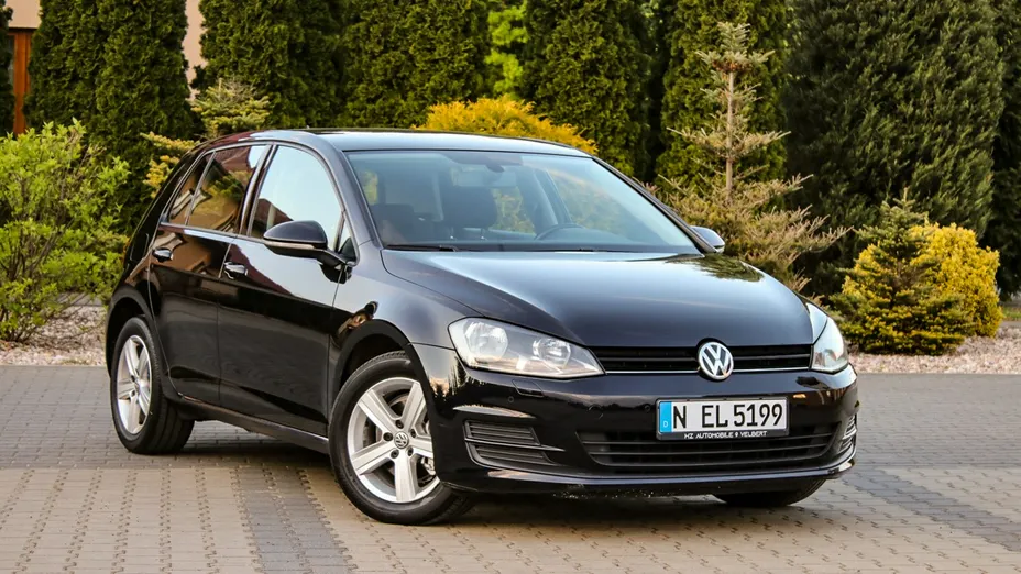 VOLKSWAGEN Golf -