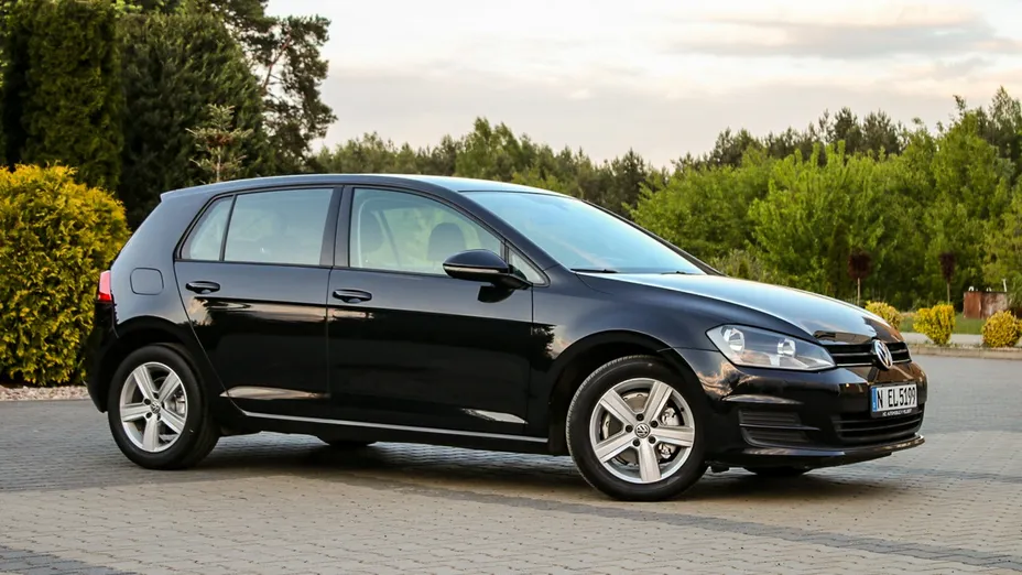 VOLKSWAGEN Golf -