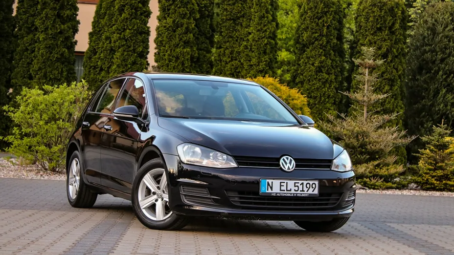 VOLKSWAGEN Golf -