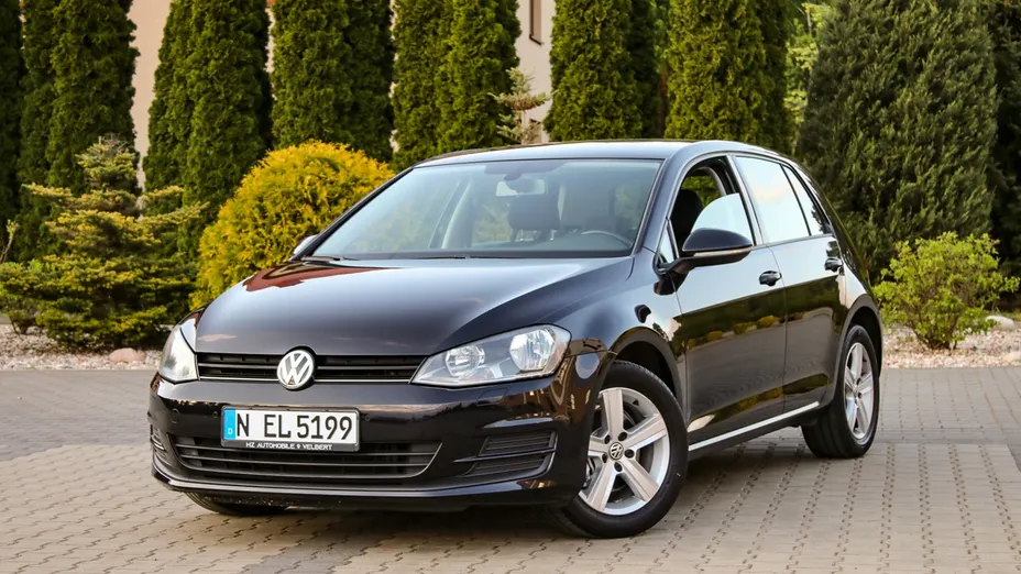 VOLKSWAGEN Golf -