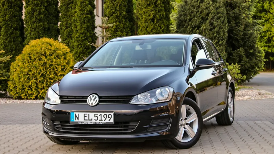 VOLKSWAGEN Golf -